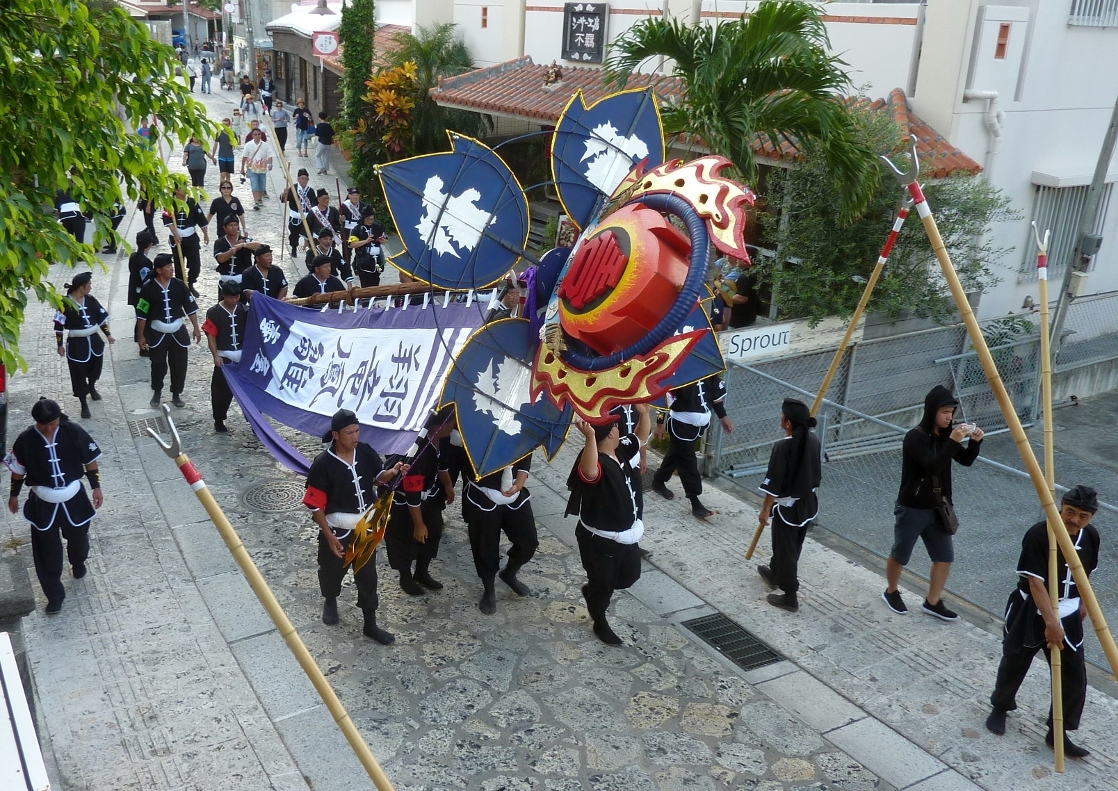 壺屋旗頭出陣 まな兵衛 沖なは雑記帳